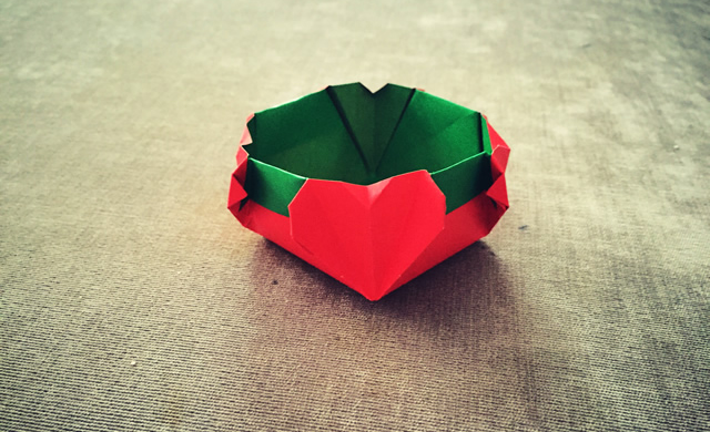 纸在乎你手工折纸：爱心收纳盒（二）折纸视频图解