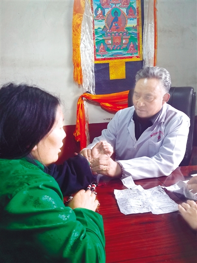 “根吉布”丹松扎巴：悬壶济世成就藏医博大精深