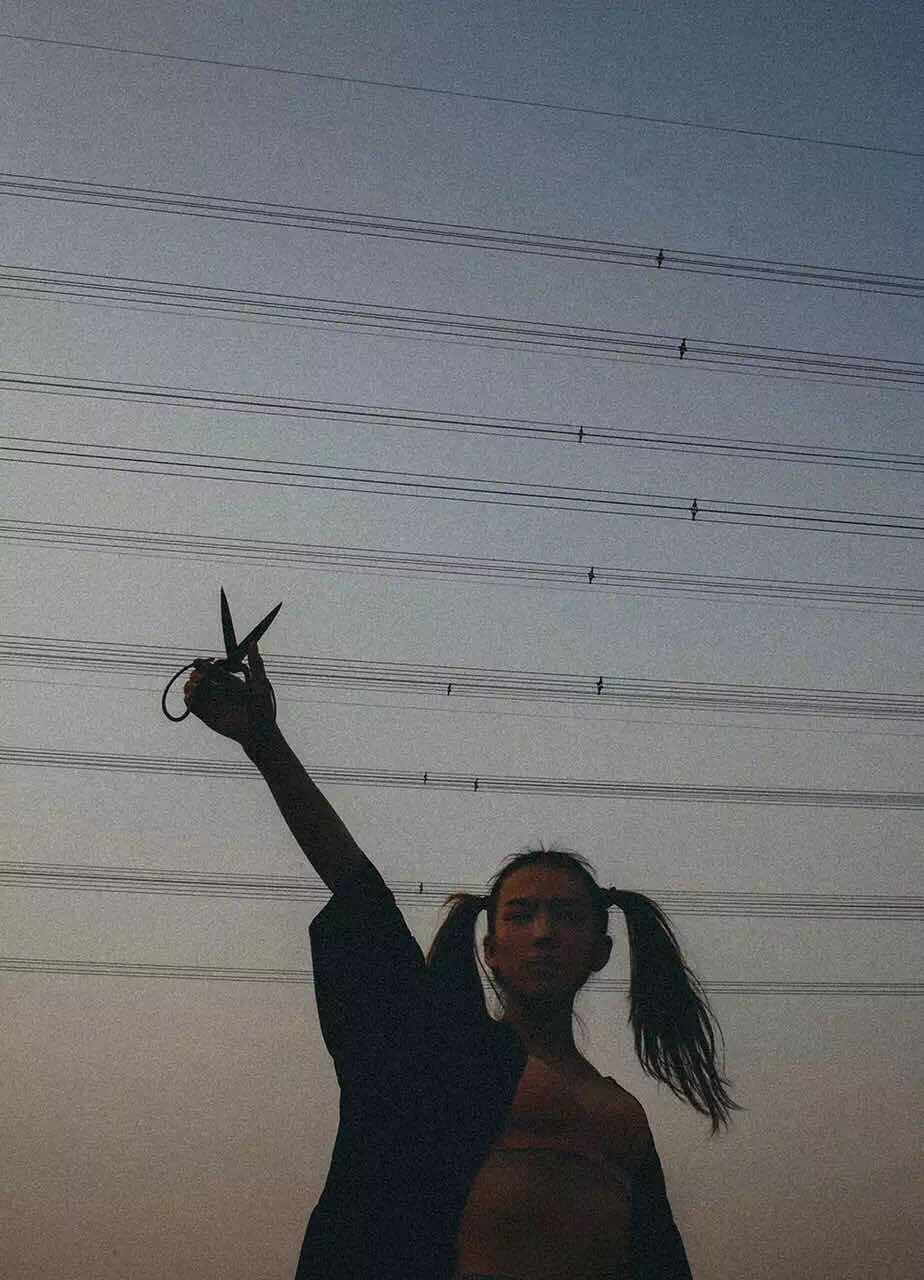 神思远丨少女有一些神性，不近人世肢体完美