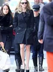 橙色风衣外套女中长款如何搭配,橄榄绿风衣搭配什么颜色的风衣