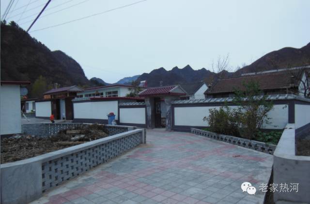 鞍匠黑沟门，美的不成样子