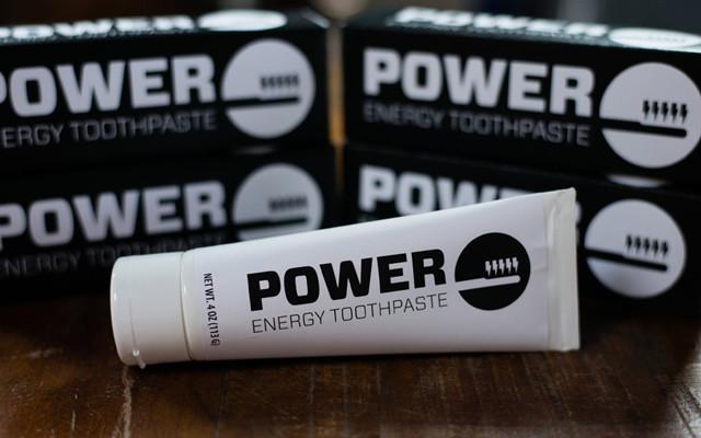 刷次牙就等于喝半杯咖啡，瞬间提神醒脑，精神一整天