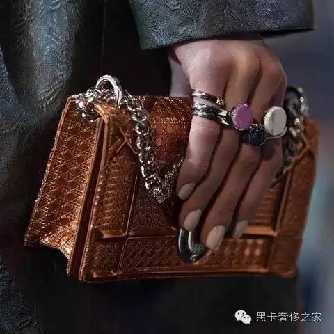 dior中古马鞍钱包,dior漆皮链条钱包