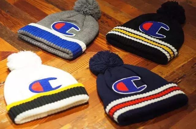 穿了一件特别新的卫衣,穿了一件很喜欢的卫衣