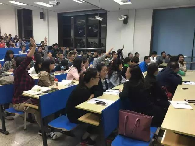 苏小懒携新书《不懂浪漫的男朋友》亮相西安交通大学