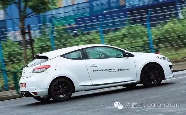 雷诺梅甘娜混合动力版谍照,雷诺新梅甘娜rstrophyr再创新纪录