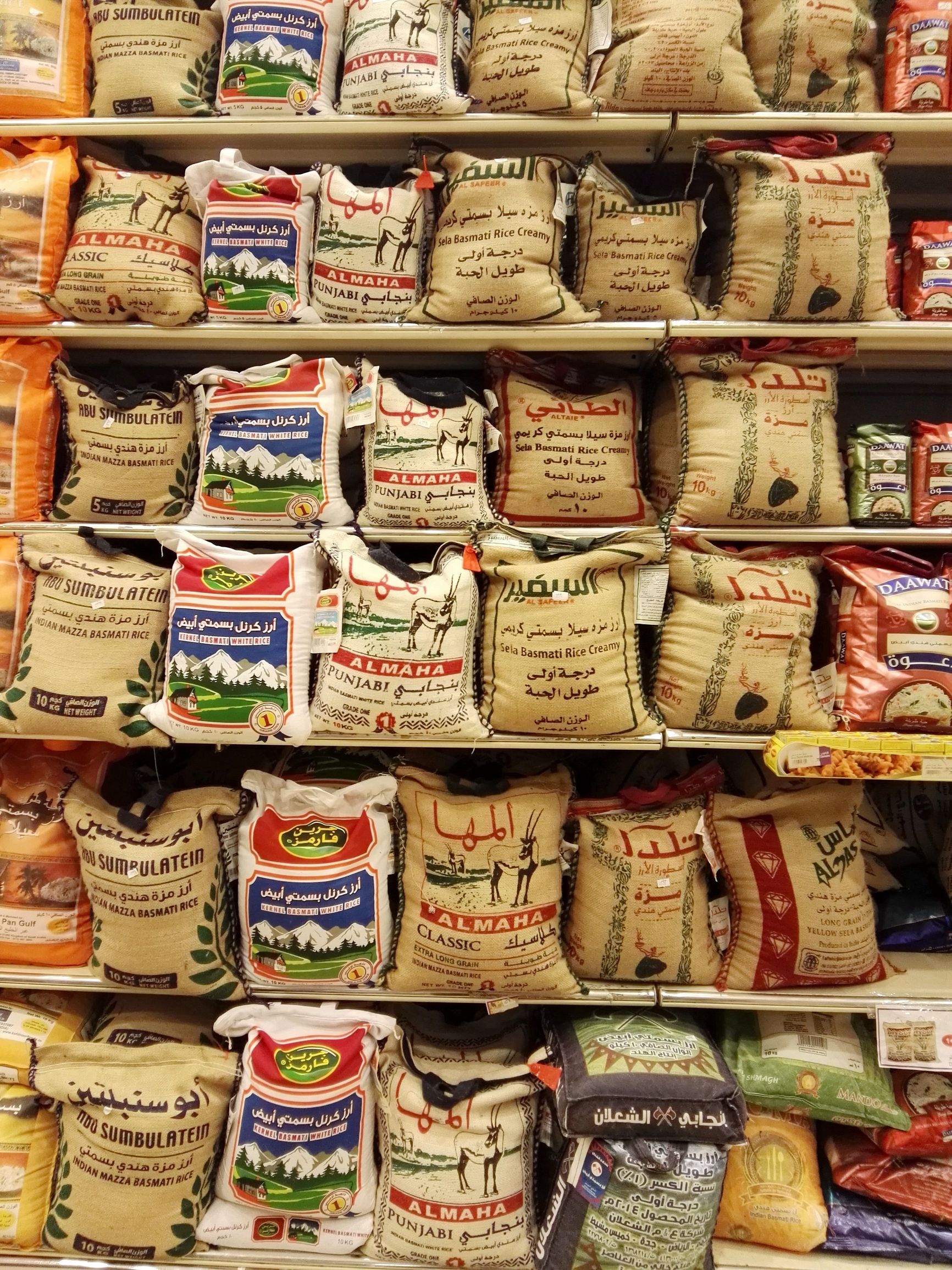 沙特阿拉伯的超市，最爱聘请男收银员