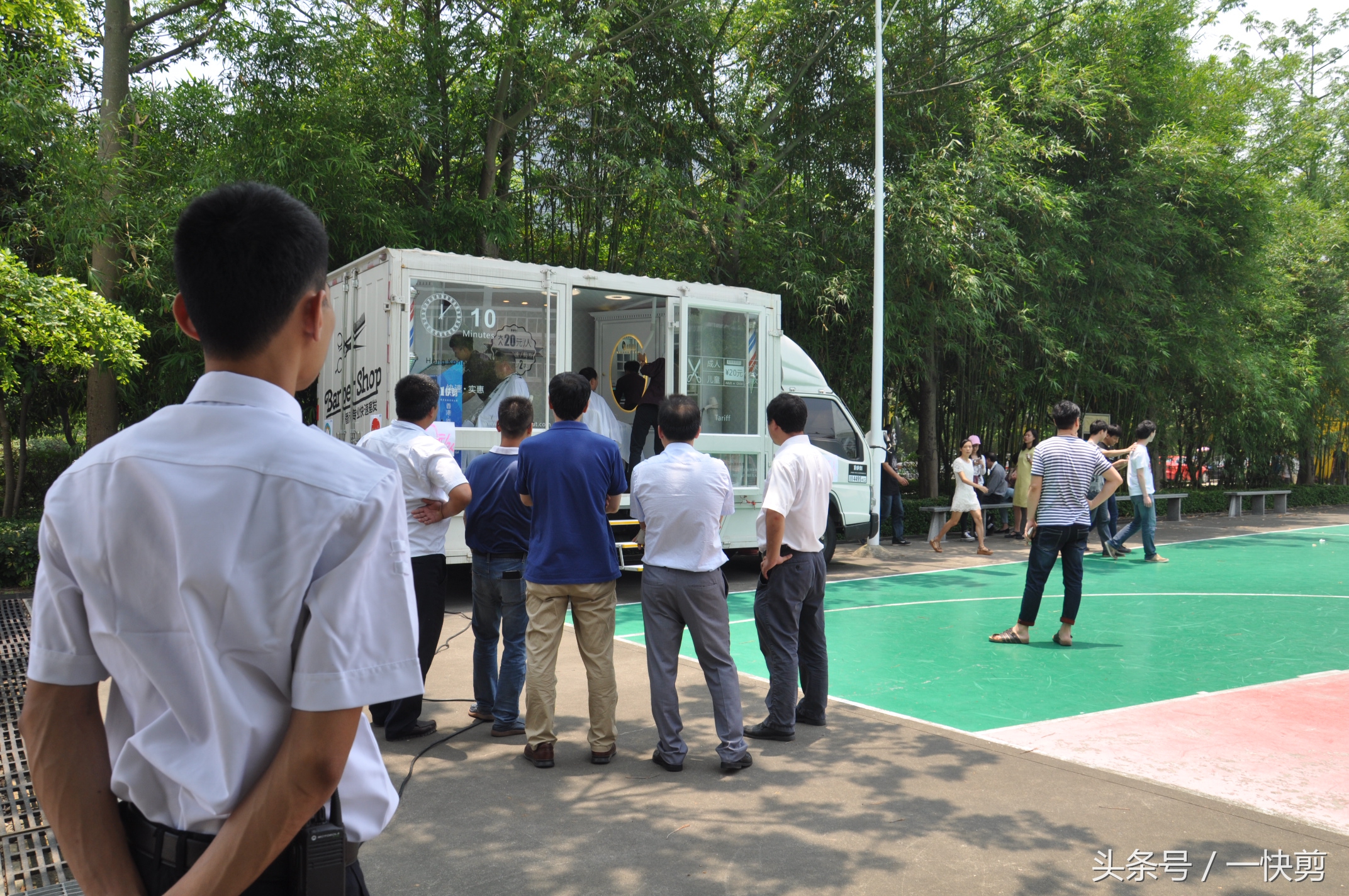 快剪流动理发车,快剪车剪发