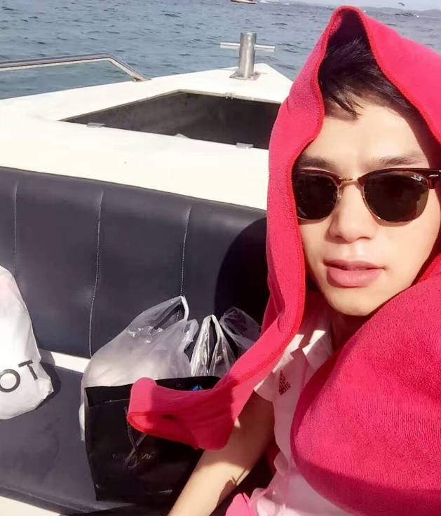 杭州一高颜值证券投资顾问今天首次做直播，快看！