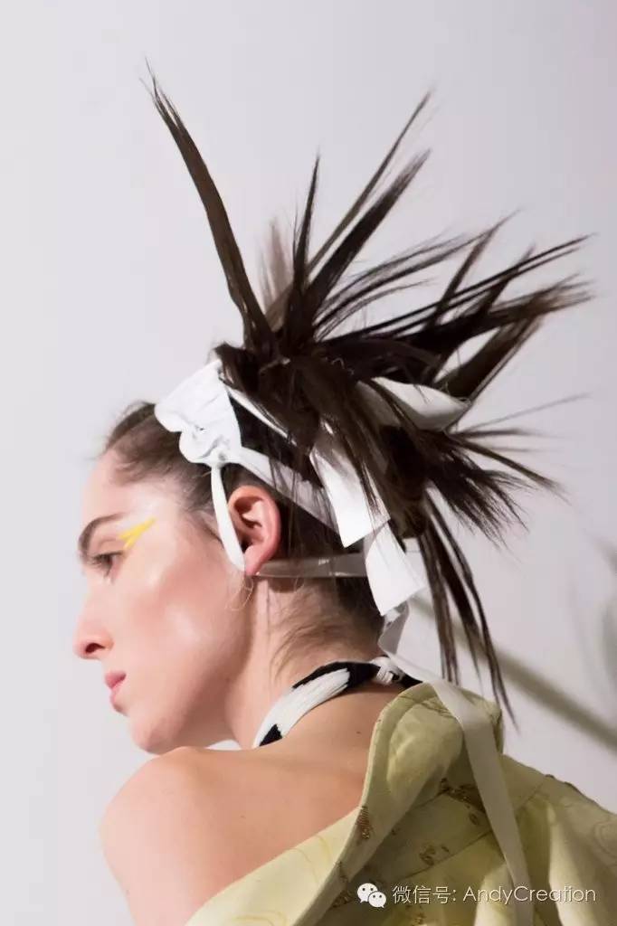 2019秋冬秀场妆容,巴黎时装周的妆容衣服特点