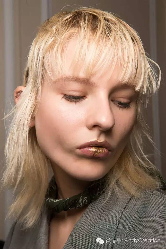 2019秋冬秀场妆容,巴黎时装周的妆容衣服特点