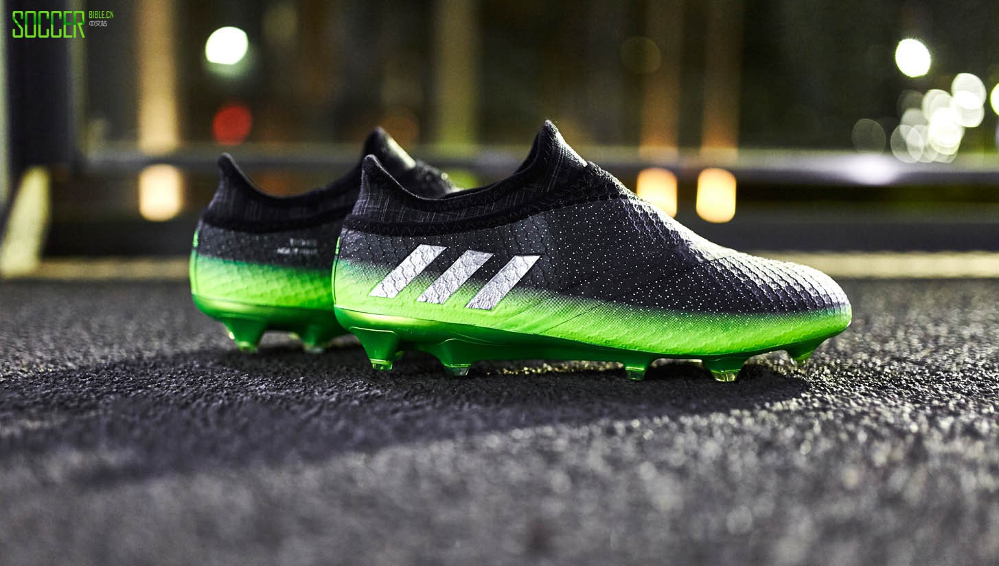 近距离欣赏神之战靴Messi16+PureAgility星尘配色