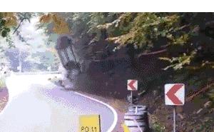 我们在上海拍下了15位潮流工作者，还给你介绍20间最新最好玩的潮店！