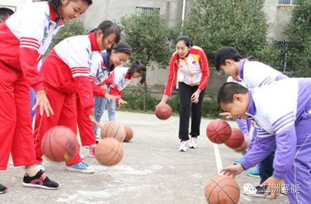 NEWS｜为公益点赞！奥运赛艇冠军金紫薇走进江西文港镇上屋小学