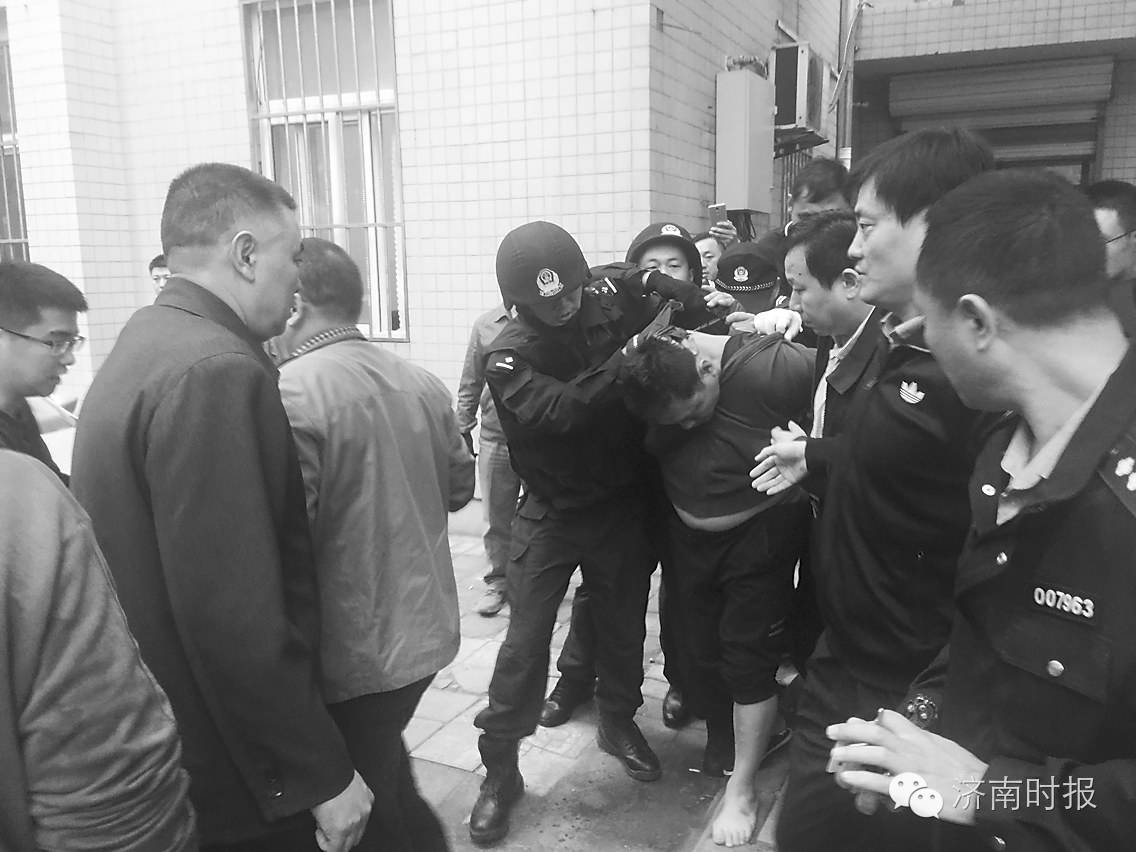 骇人听闻的学生袭击老师事件,郭店中学持刀伤人新闻