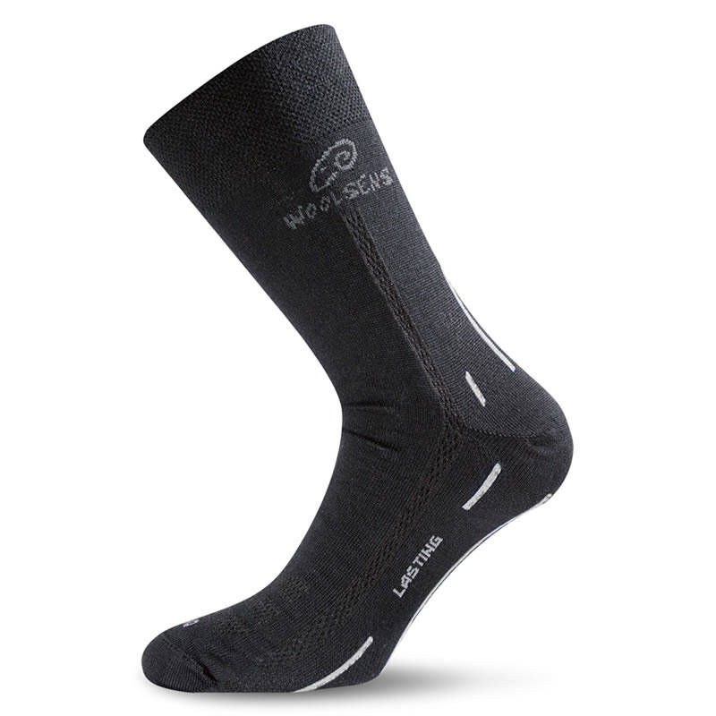 跑步为啥袜子总是破,跑步的时候为什么袜子很滑