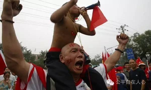 中国足球进入房地产时代好不好,中国足球和外国足球到底差在哪里