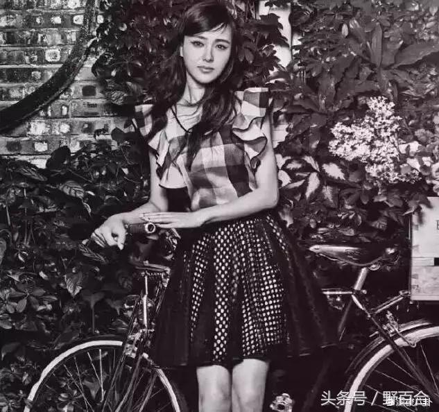 唐嫣一身潮装启程巴黎看秀,唐嫣山寨高定