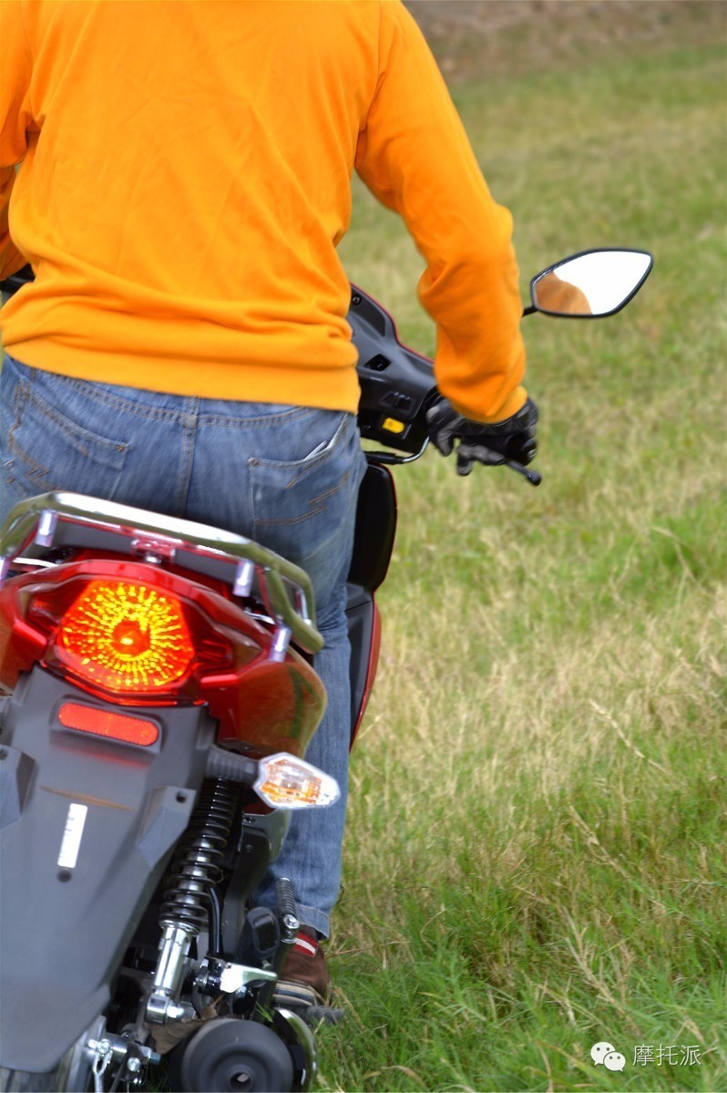 豪爵uh110和威武110s,豪爵铃木uh110摩托车评测