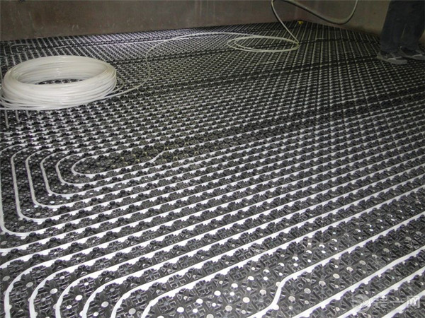 水地暖和电地暖使用哪个更好一点,水地暖和电地暖哪个较好