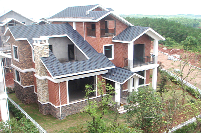 农村建房屋顶琉璃瓦怎么施工,农村屋顶做沥青瓦实用吗