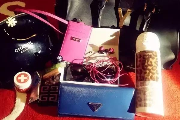 女神包包里的必备好物 (女神专属包包里面有哪些)