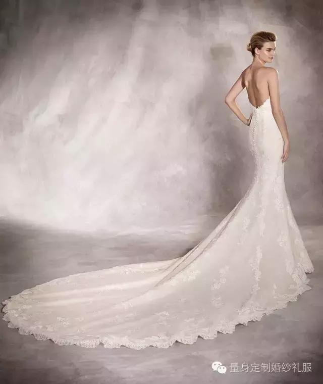 女王霸气长拖尾婚纱,艾莎女王学生拖尾礼服