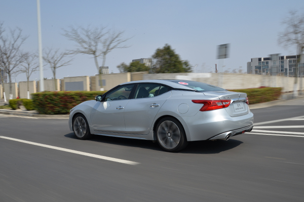 东风日产西玛豪华版价格,伪运动车型