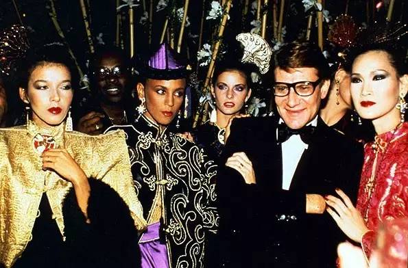 ysl口红背后的浪漫故事,ysl口红最经典的一步