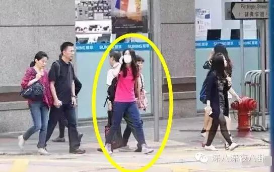 坐拥百亿身家,路边买20元童装,这对豪门夫妇最让人心旷神怡