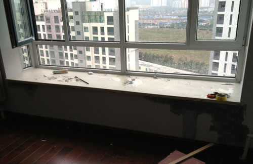 一下雨阳台顶部漏水,下雨飘窗漏水处理视频教程