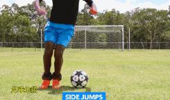 脚外侧发力训练动作足球讲解,足球10个简单控球训练动作