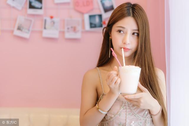 小说：小仙女家的暖气管道坏了，小保安热心上门修理。