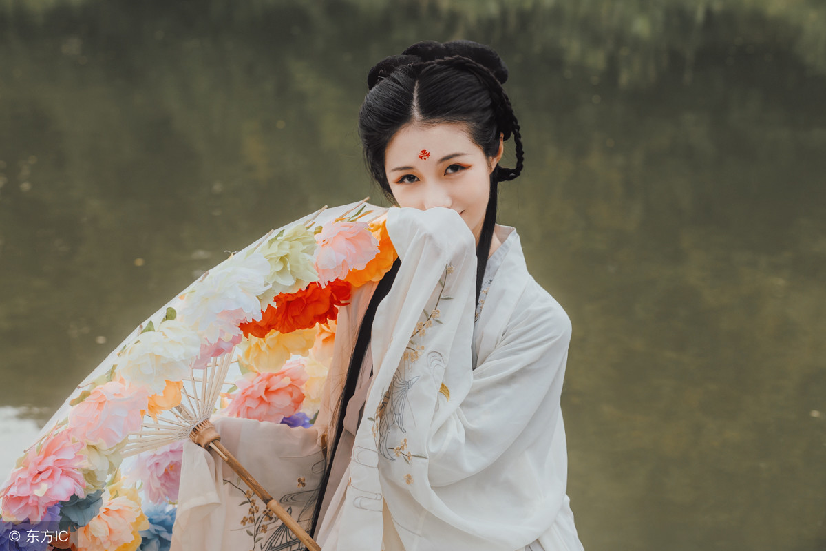 小说一觉醒来变成萝莉,穿越遇到小萝莉小说