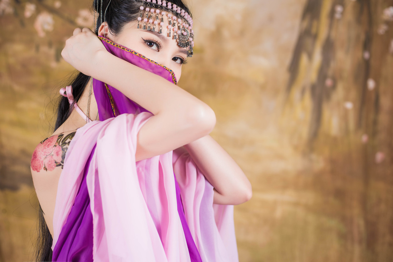 小说：神秘强者拦路，哪知他一刀过去，吓得对方拿出全部身家赔罪