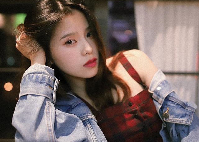 小说：因为他过气女星才能勇敢的大喊：给大伙表演个胸口碎大石吧