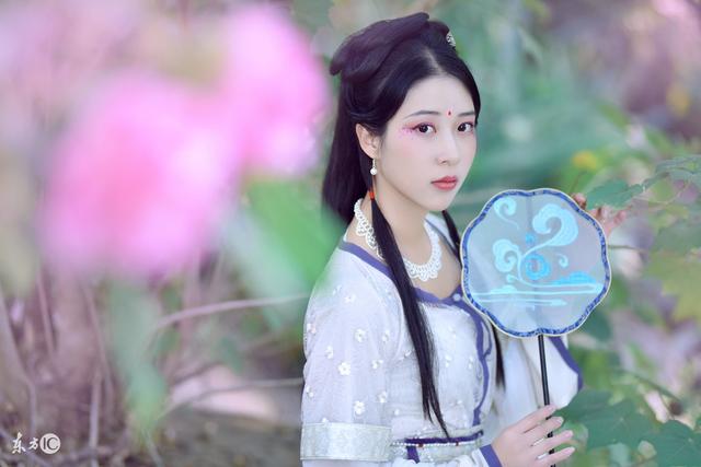 小说：家里遭贼被丫头撞到，哥哥懊恼不已：万一你被伤到了怎么办