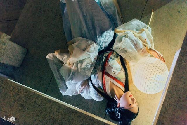 小说：农村里，两个傻子成亲了，没人知道这一对男女竟双双在装傻