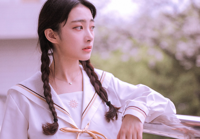 小说：天啊！我竟然穿进漫画世界了，遇到了自己创作的纸片人