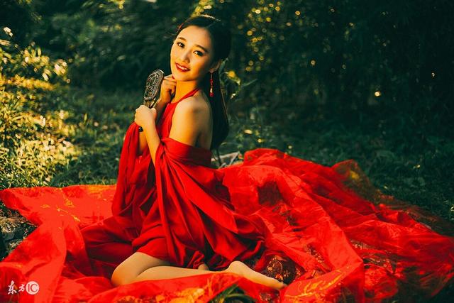 小说：他一脚踢开病房，把她从病床上拖起来，狠狠地责骂了一顿