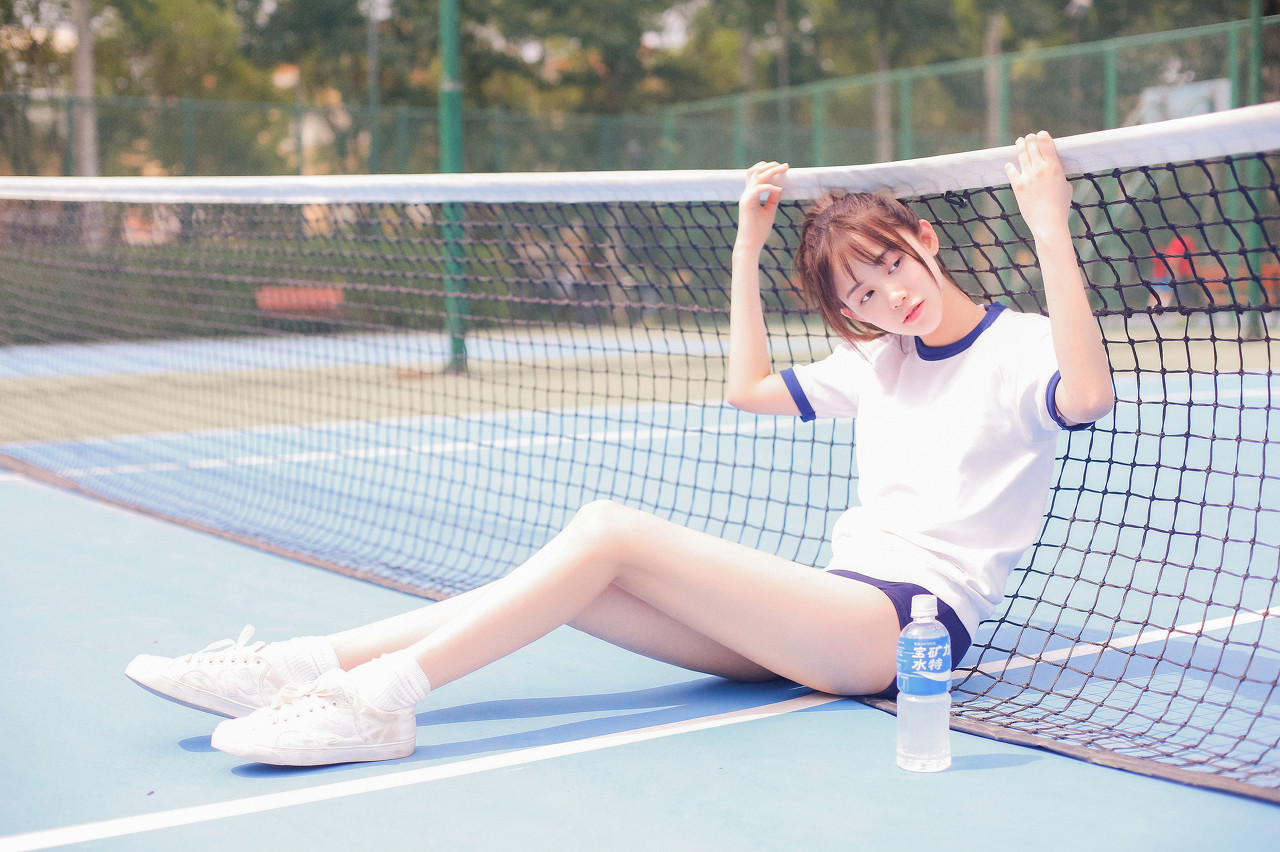 小说：混混叫十几人*攻围**小伙，怎料小伙一个电话，数百战车出现