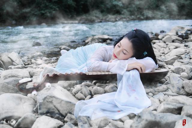 小说刚穿越就被赶出家门,小说刚穿越就被打入大牢