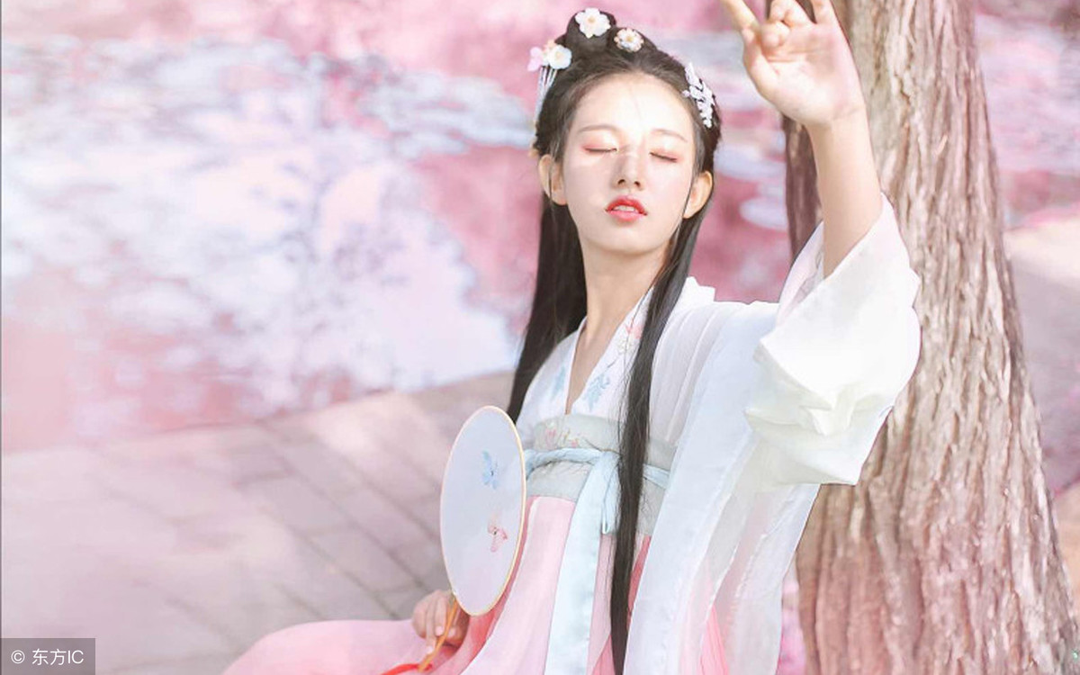 鐜嬬埛鎵撶帇濡冪殑绌胯秺灏忚,灏忚绌胯秺鎴愯璧跺嚭闂ㄧ殑鐜嬪