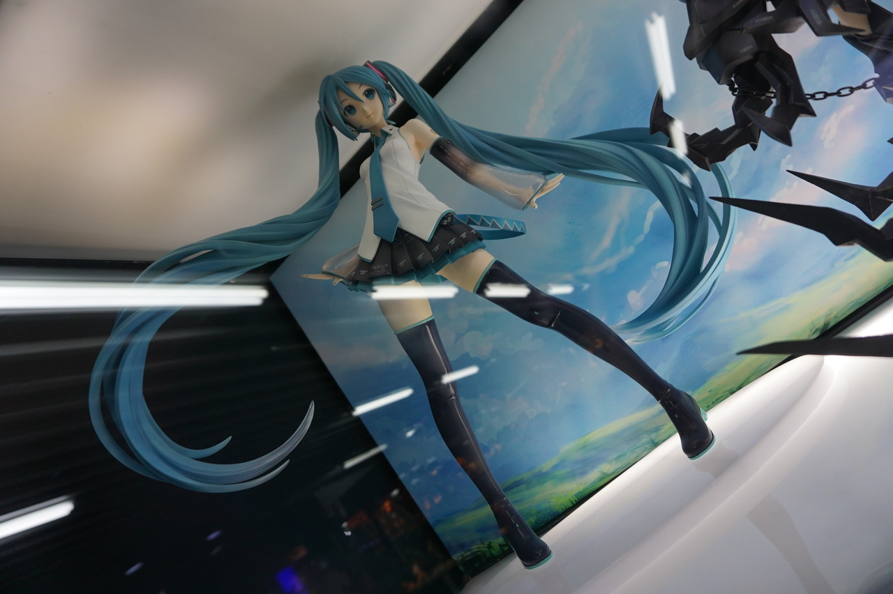 小伙玩游戏爆出装备,小伙玩传奇爆出神级装备