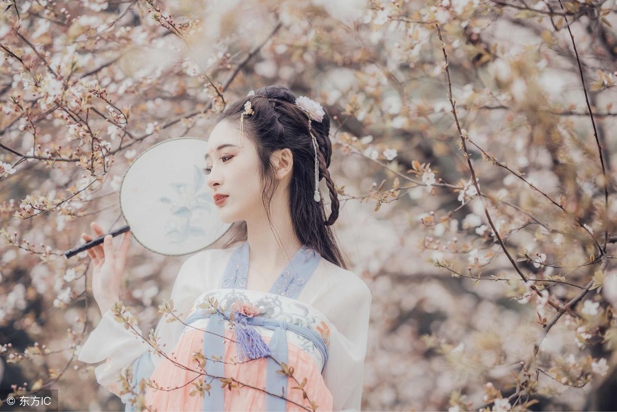 小说：她还真是敢想，身份尊贵的战神王爷，竟会以身相许去报恩