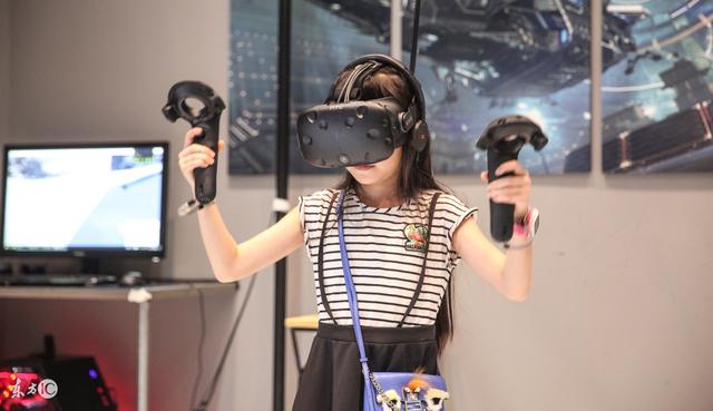 小说：一个玻璃瓶售价五百金币，众人却觉得物超所值，要争相购买