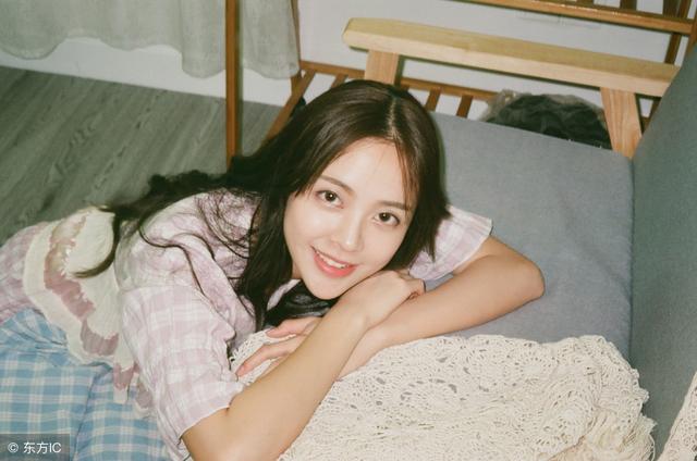 小说：被嘲讽吃不起饭？穷小伙当众怒砸十个亿，当场收购豪华酒店