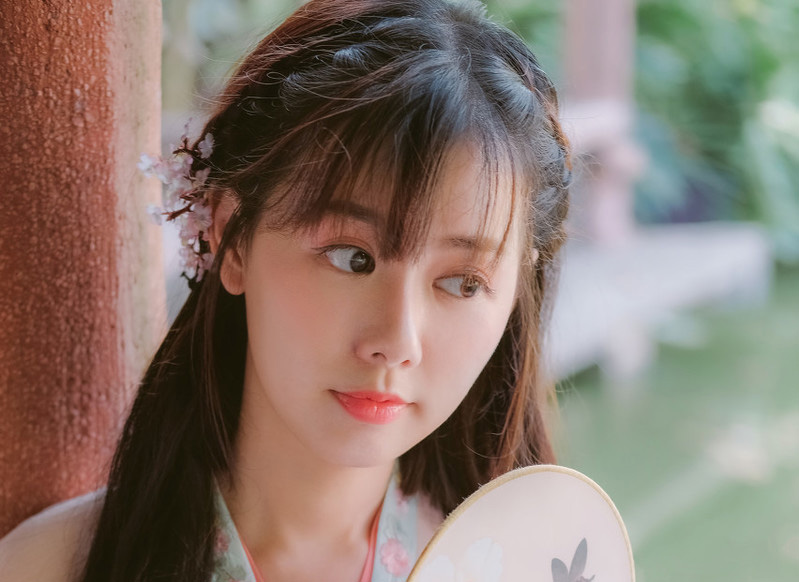 毒蛇被小女孩缠住了,少年被毒蛇咬伤小说