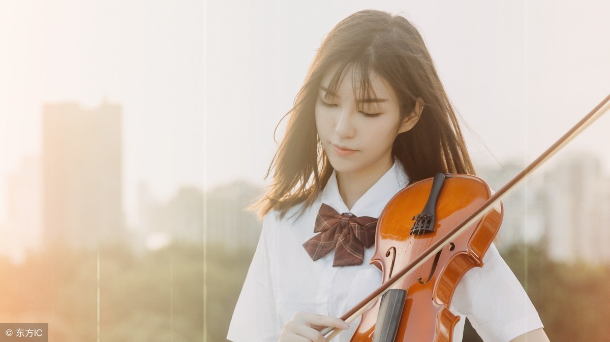 小说：和美女护士夜逛校园情人坡