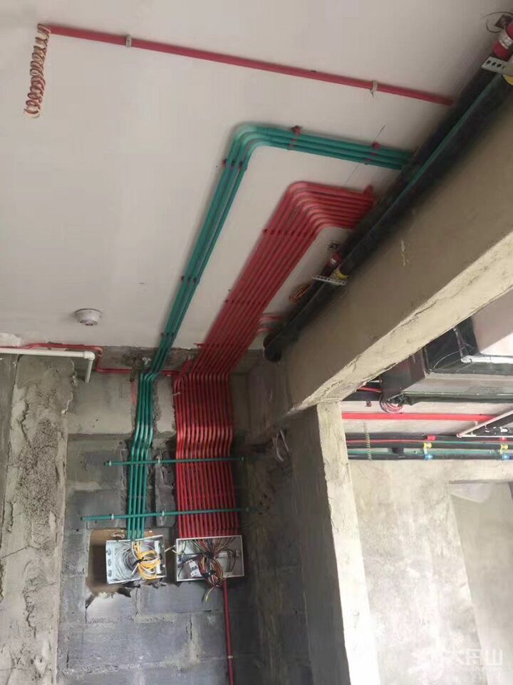 装修水电不要走顶,装修水电不开槽的弊端